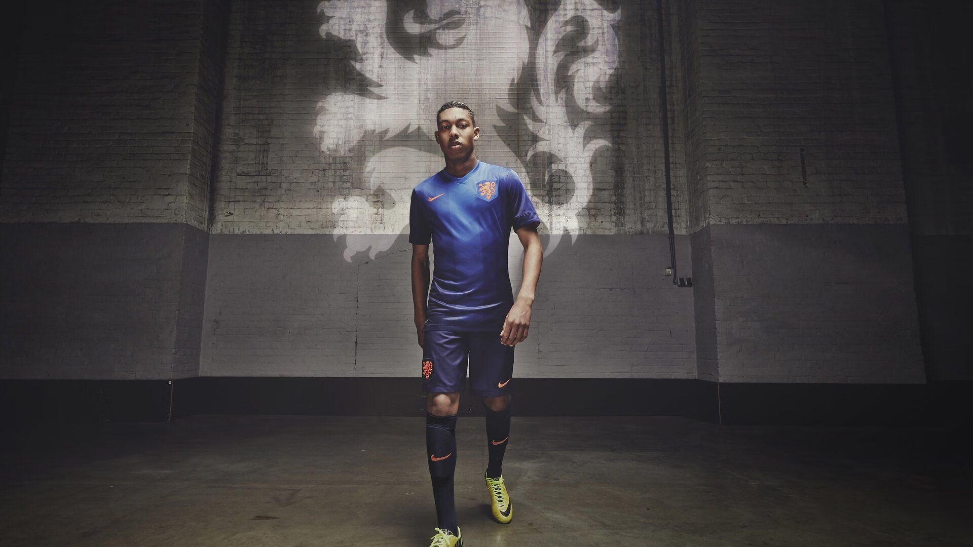 电竞直播互动创新：增强观众参与感的新技术应用，电竞游戏直播节目策划